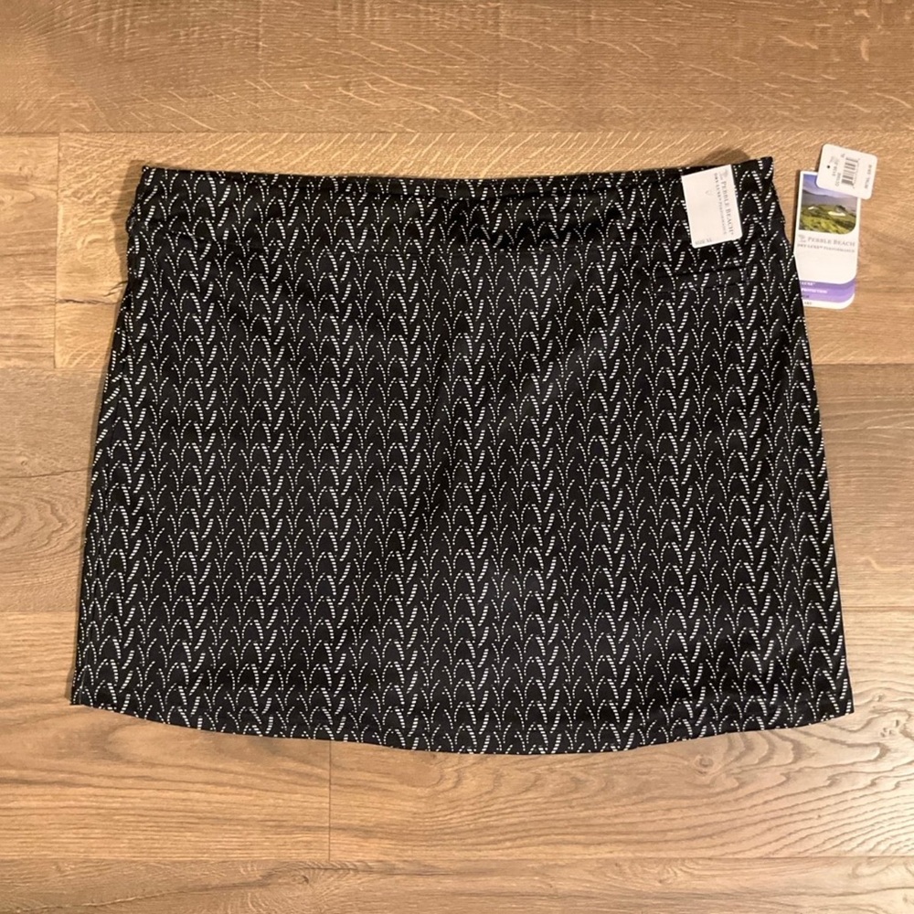 Pebble Beach Black and White Patterned Skort NWT